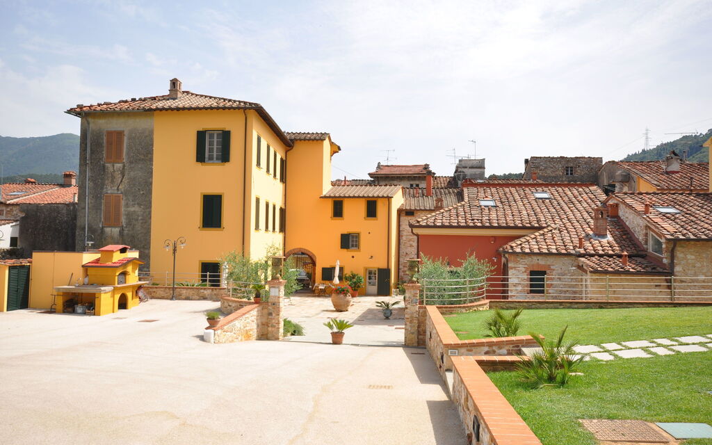 Flavia: all'aperto, Esterni, Giardino