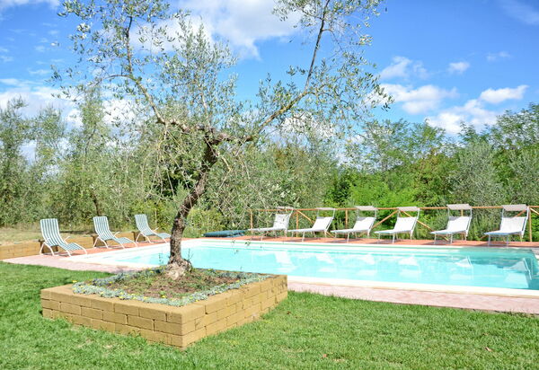 Il Fienile Di Giovanna: бассейн, Сад