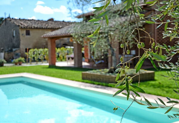 Il Fienile Di Giovanna: бассейн, Сад