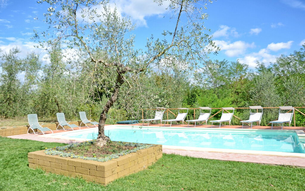 Il Fienile Di Giovanna: Tuin, zwembad