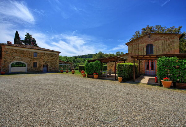 Montaione: Экстерьеры