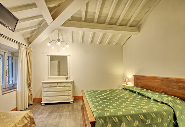 Montaione: Спальня