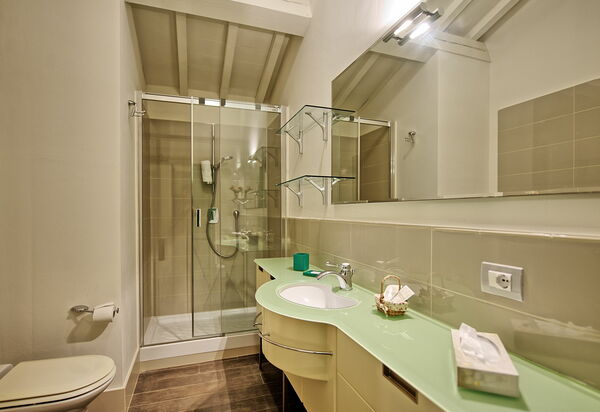 Montaione: Ванная комната