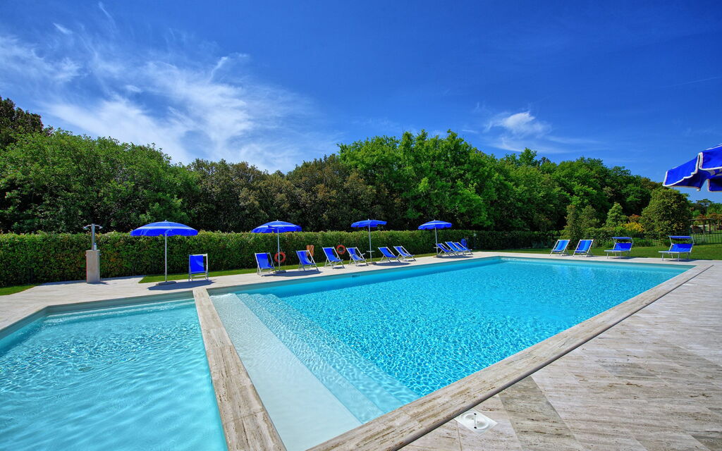 Montaione: бассейн