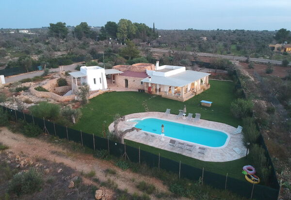 Trullo Torre Suda: Garten, Schwimmbad