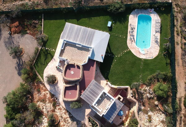 Trullo Torre Suda: Ansichten, Garten, Schwimmbad