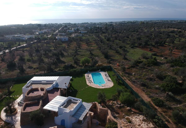 Trullo Torre Suda: Ansichten, Garten, Schwimmbad