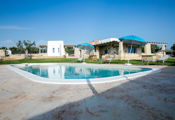 Trullo Torre Suda: Schwimmbad
