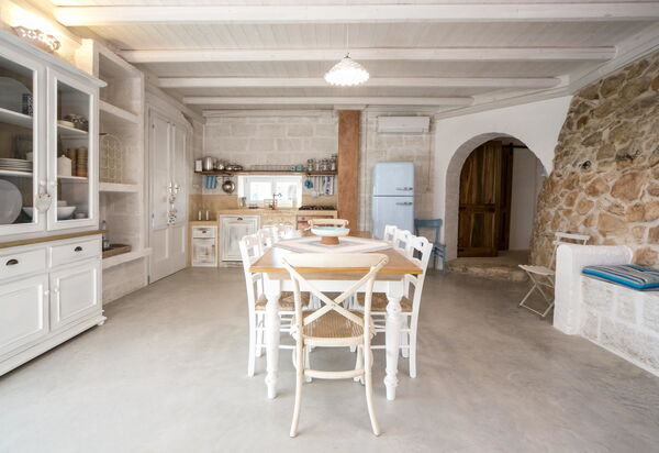 Trullo Torre Suda: Esszimmer, Küche