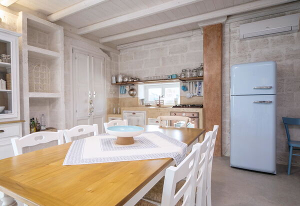 Trullo Torre Suda: Esszimmer, Küche
