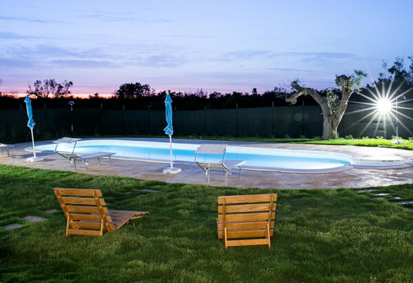 Trullo Torre Suda: Draussen, Garten, Schwimmbad