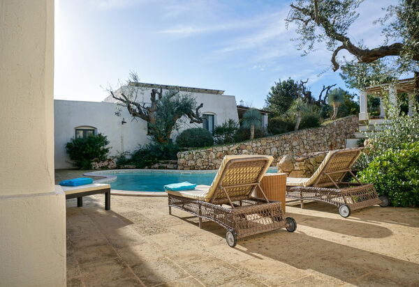 Tia Trullo: bassin, Extérieur