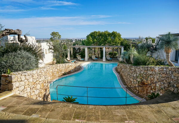 Tia Trullo: bassin, Extérieur