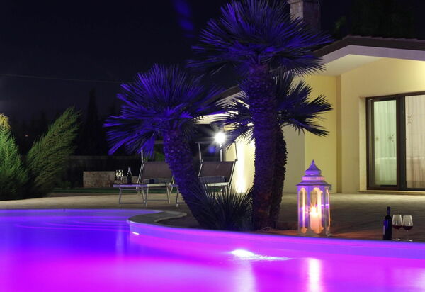 Meadow Luxury Villa: bassin