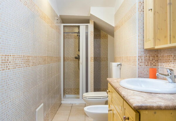 Villa Serena Maria: Badkamer