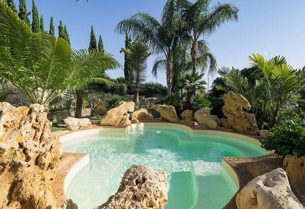 Villa Agorà: Tuin, zwembad