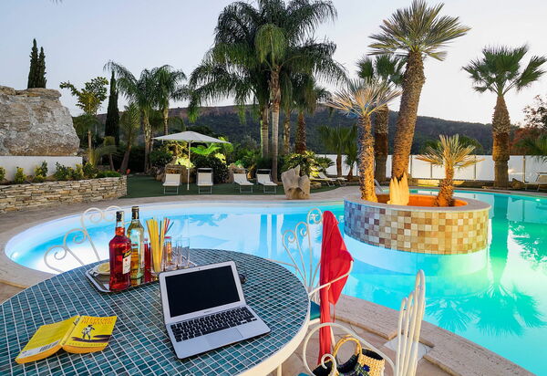 Villa Agorà: Buitenshuis, zwembad