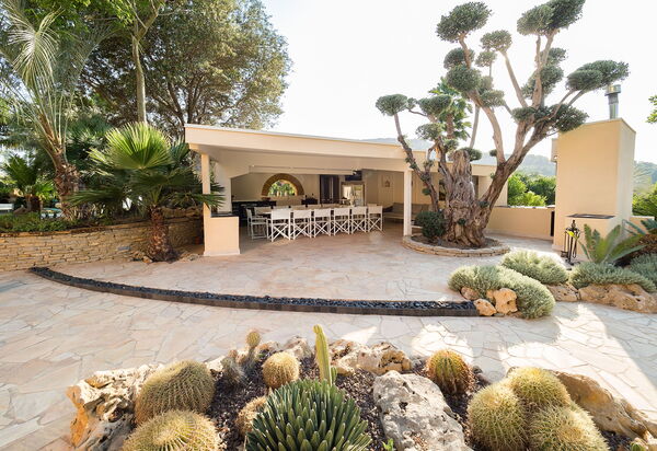 Villa Agorà: Buitenshuis