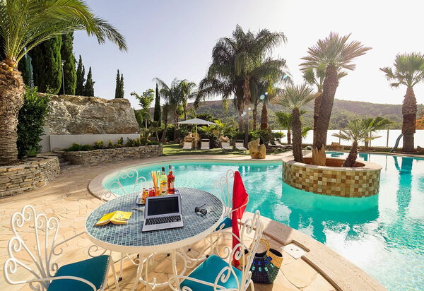 Villa Agorà: Buitenshuis, zwembad