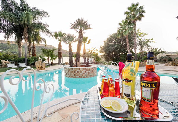 Villa Agorà: Buitenshuis, zwembad