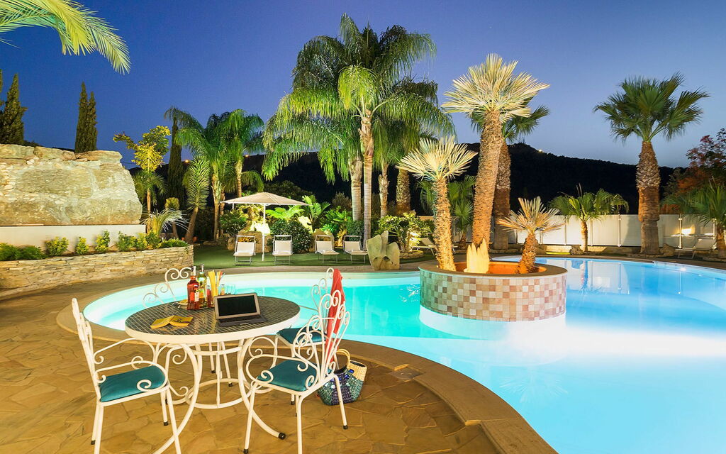 Villa Agorà: Garden, Pool