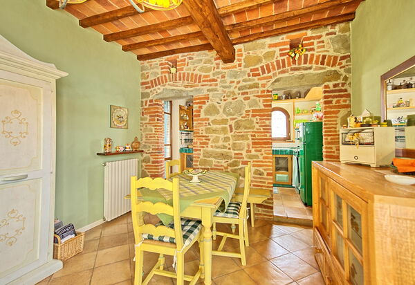 Villa Poggiospinoso: Столовая