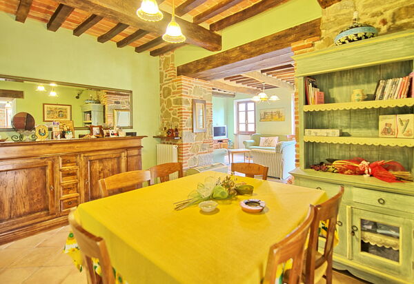 Villa Poggiospinoso: Столовая