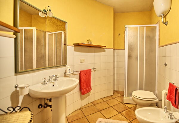 Villa Poggiospinoso: Ванная комната, Общая комната
