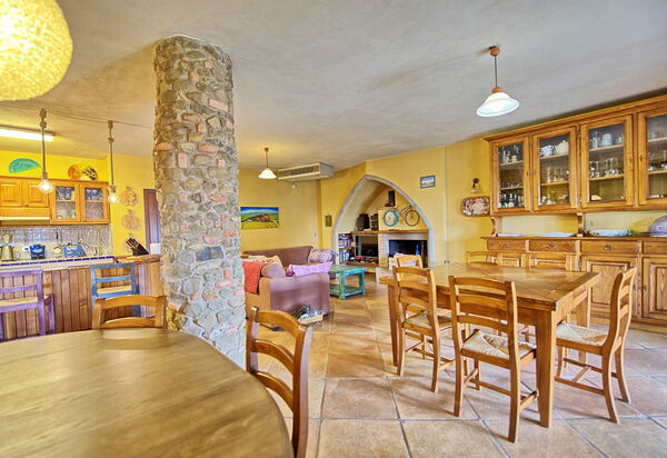 Villa Poggiospinoso: Общая комната, Столовая