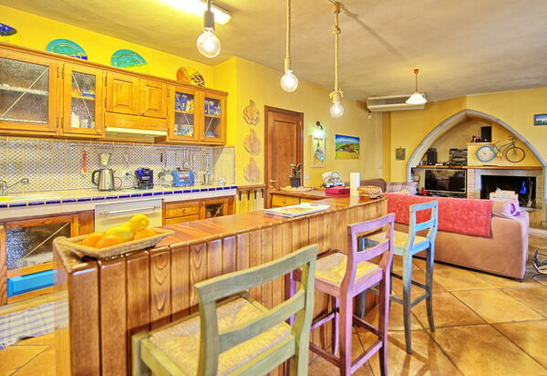 Villa Poggiospinoso: Кухня, Общая комната