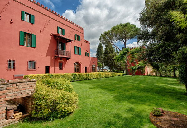 Tenuta Cambiano: Building Exterior, Outdoor