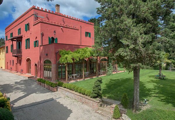 Tenuta Cambiano: Building Exterior, Outdoor