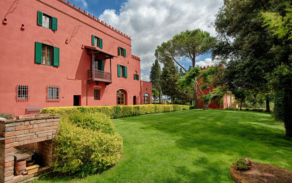 Tenuta Cambiano: Building Exterior, Outdoor