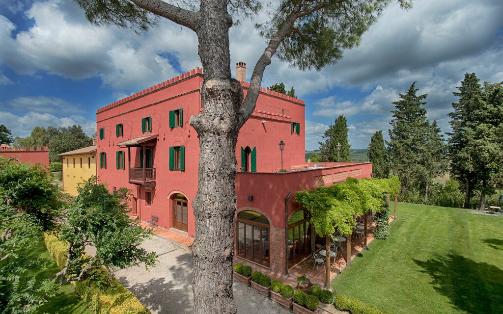 Tenuta Cambiano: Building Exterior, Outdoor