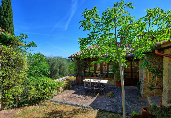 Villa Sarteano: Außen