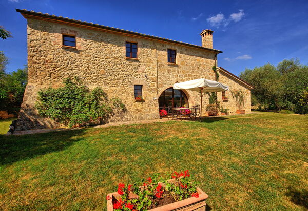 Villa Sarteano: Außen, Garten