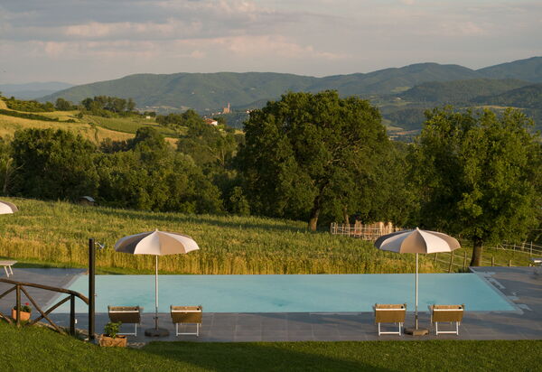 Casale Daniele: Ansichten, Garten, Schwimmbad