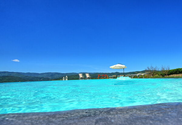 Casale Daniele: Ansichten, Schwimmbad