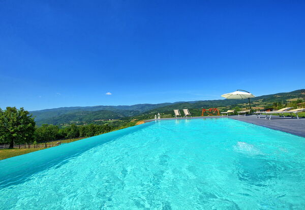 Casale Daniele: Draussen, Schwimmbad