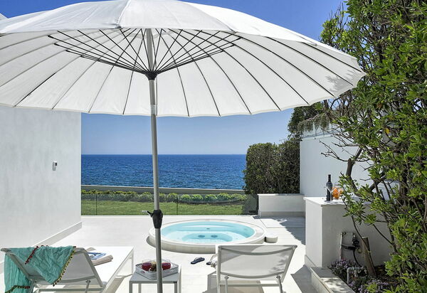 Marisol: Draussen, Whirlpool