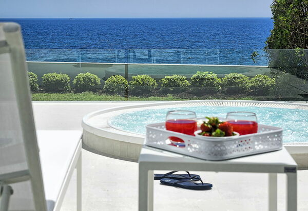 Marisol: Draussen, Whirlpool