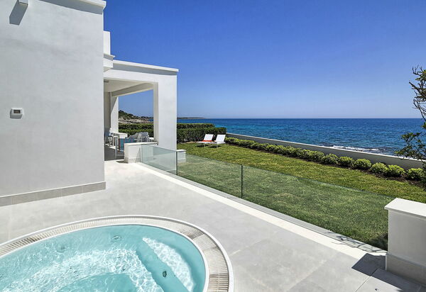 Marisol: Draussen, Garten, Whirlpool