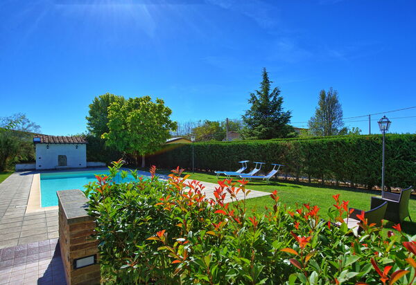 Casale Tiziano: Garten, Schwimmbad