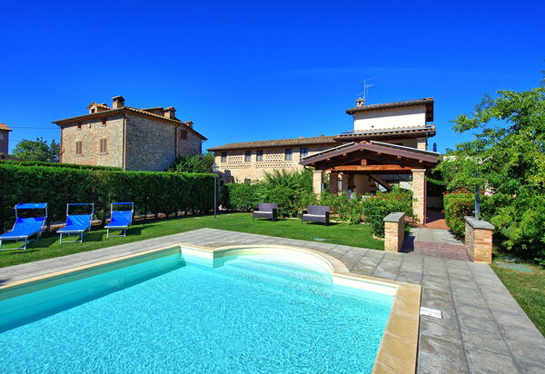 Casale Tiziano: Garten, Schwimmbad