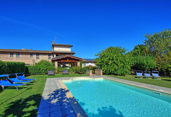 Casale Tiziano: Garten, Schwimmbad