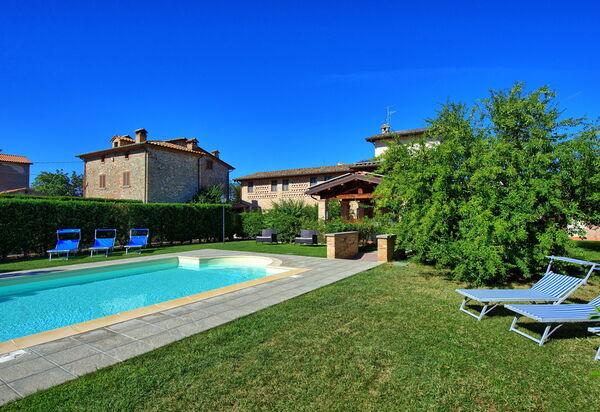 Casale Tiziano: Garten, Schwimmbad