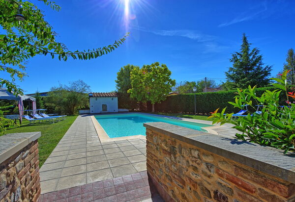 Casale Tiziano: Garten, Schwimmbad