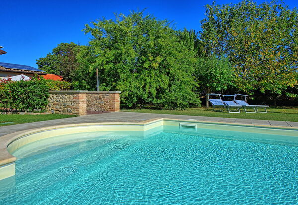 Casale Tiziano: Garten, Schwimmbad