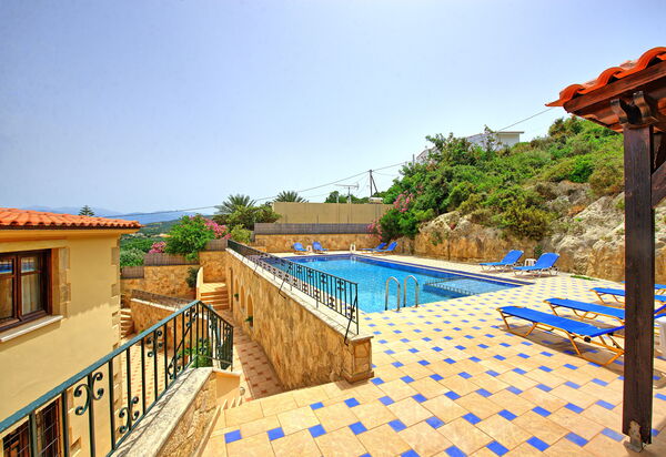 Villa Sevi Grande: Have, pool