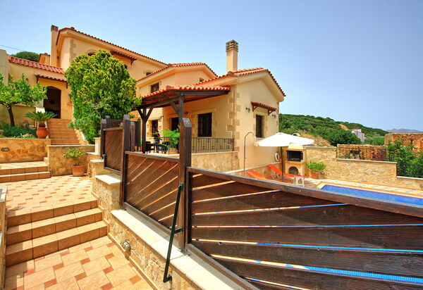 Villa Romantic Sevi: Außen, Draussen